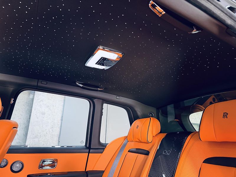 Rolls-Royce Cullinan (2026) Black B SHOOTING STARS BESPOKE - fotka 36 z 45