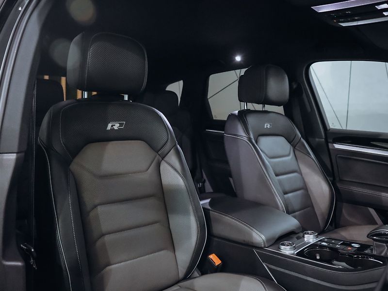 Volkswagen Touareg R-Line 4Motion 4.0 TDI 310kW - fotka 30 z 36