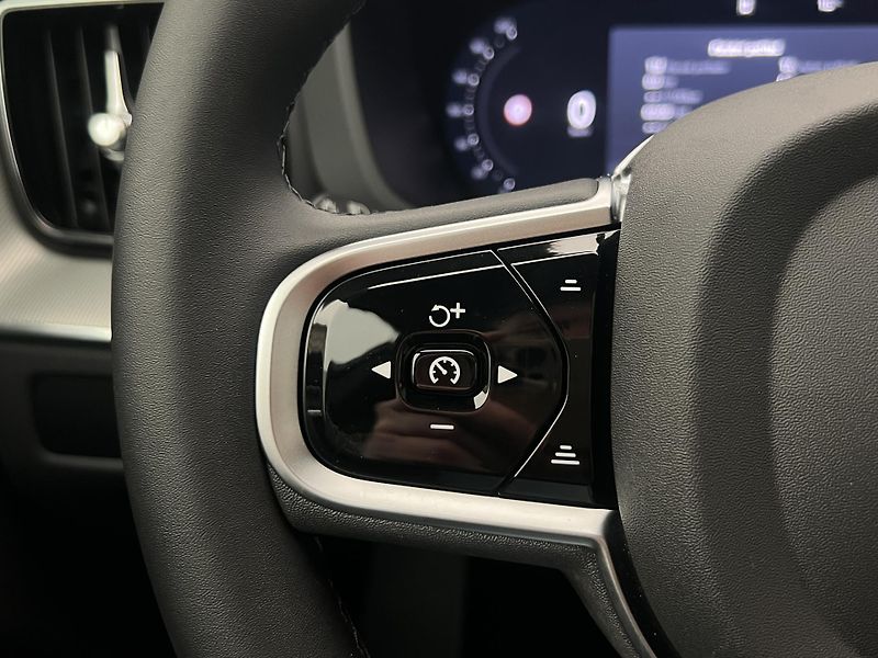 Volvo XC60 B5 AWD BLACK EDITION PLUS AUT - fotka 27 z 51