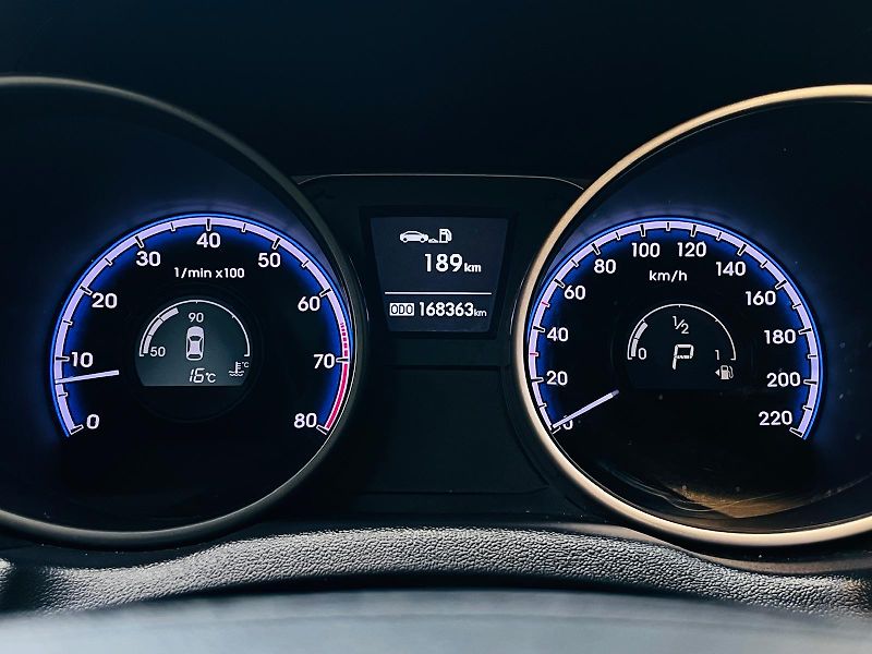 Hyundai ix35 2.0i AUTOMAT VYHŘEV SERVISKA  - fotka 46 z 48