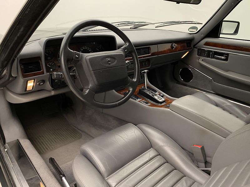 Jaguar XJS CONVERTIBLE 4.0 R6 AUT 1.maj - fotka 4 z 42