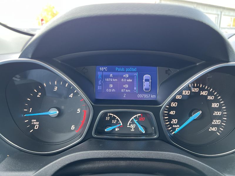 Ford Kuga 2.0TDCi 4x4 TEMPOMAT KLIMA ALU - fotka 16 z 41
