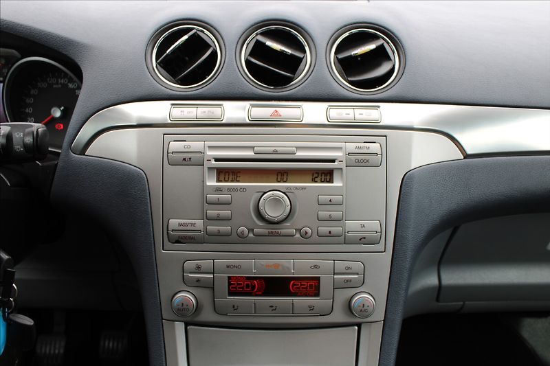Ford S-MAX 2,0 TDCI  NOVÉ V ČR - fotka 15 z 26