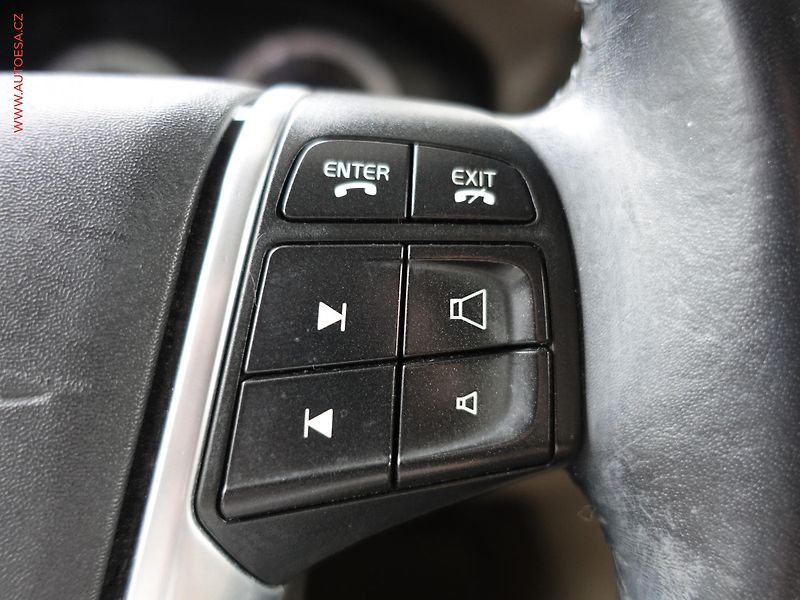 Volvo XC60 (2010) 2.4D 4x4, ČR, Xenon, park - fotka 17 z 20