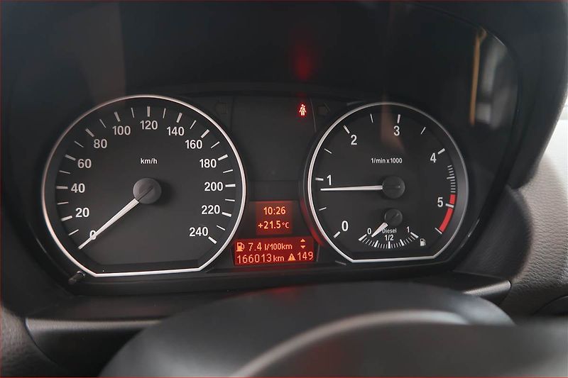 BMW Řada 1 (2011) 116d - fotka 11 z 14