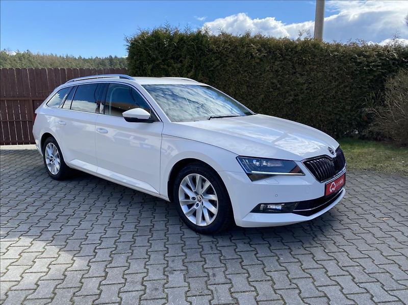 Škoda Superb 2,0 TDi  Executive / DSG / NAV - fotka 8 z 39