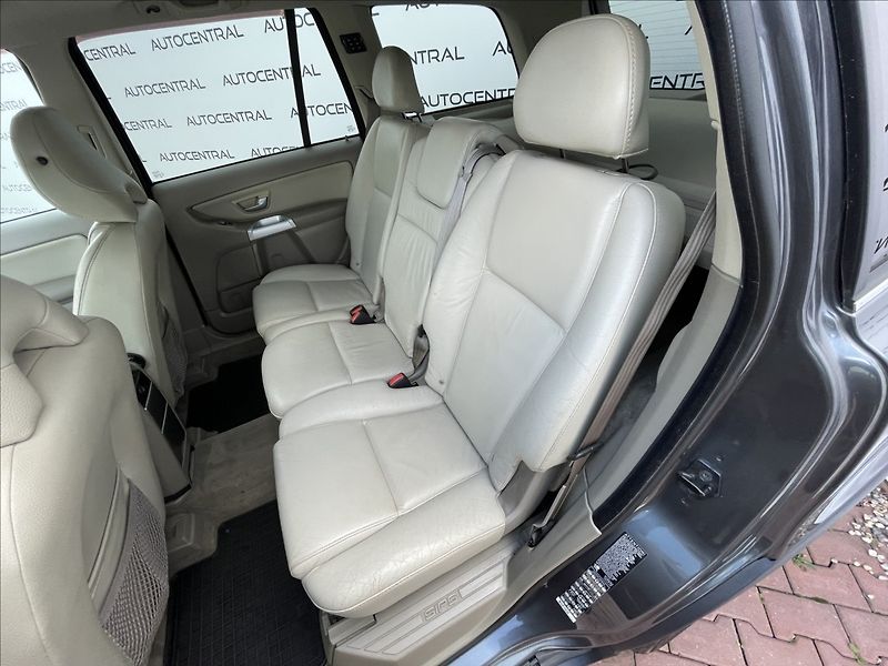 Volvo XC90 2,4 D,136kW,4x4,aut. - fotka 23 z 24