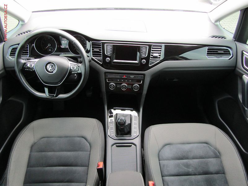 Volkswagen Golf Sportsvan (2015) 1.4 TSi, 2.maj, STK1/28 - fotka 8 z 17