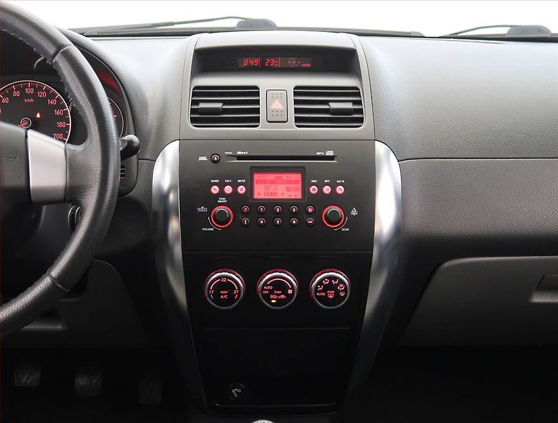 Suzuki SX4 (2008) 1.6 VVT, LPG, 4X4 - fotka 12 z 17