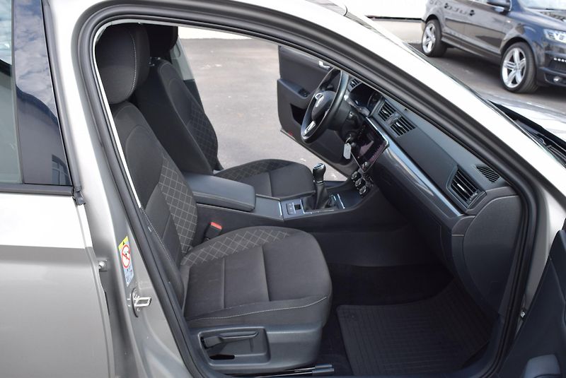 Škoda Superb (2017) 1.4TSI 110kw AMBITION APP OPS - fotka 33 z 50