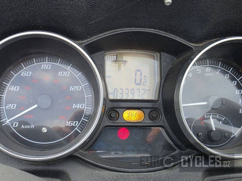Piaggio MP3 250 LT (2009) - fotka 19 z 20