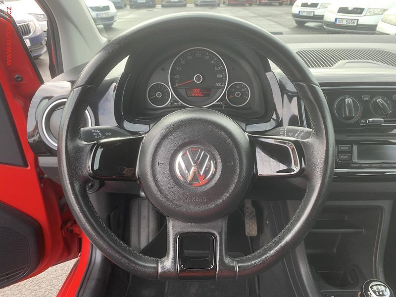 Volkswagen up! (2012) 1.0i, AC, výhřev sed - fotka 13 z 18