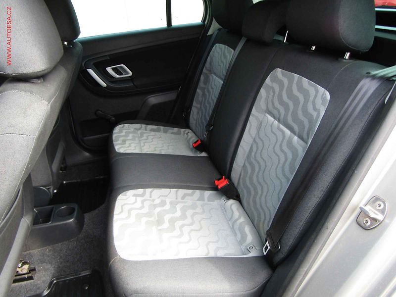 Škoda Fabia (2009) 1.2 HTP, ČR, AC, tažné - fotka 10 z 17