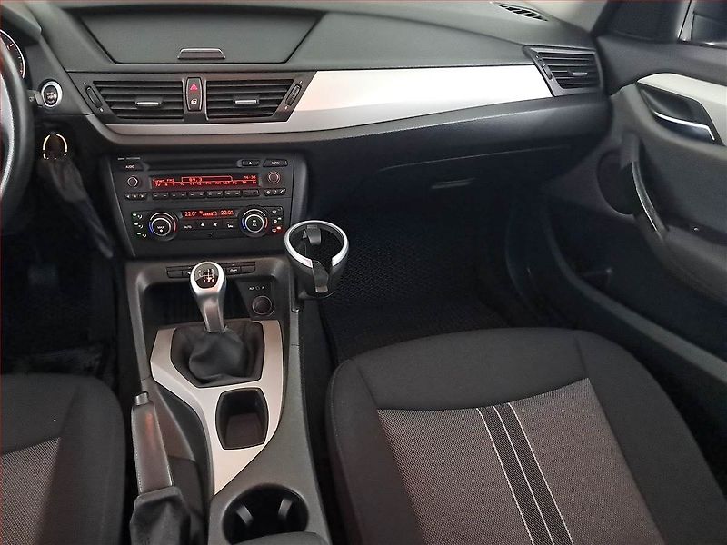 BMW X1 (2010) xDrive20d, 4X4, ČR,1.maj - fotka 8 z 15