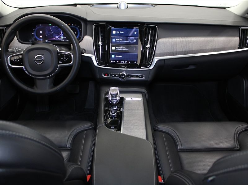 Volvo V90 2,0 B6 AWD Ultimate Dark B&W - fotka 8 z 27