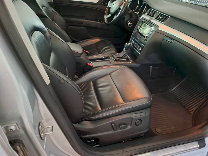 Škoda Superb (2013) combi  ELEGANCE L4 103/2,0 DSG - fotka 21 z 26