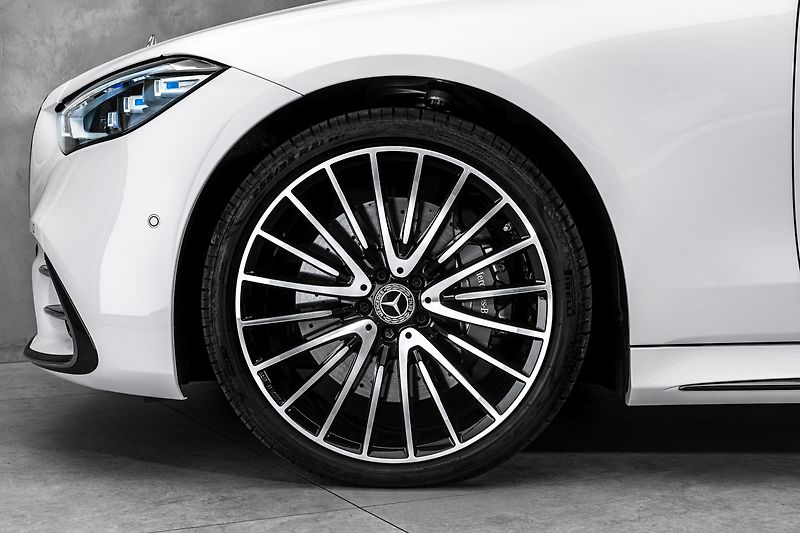 Mercedes-Benz Třídy S d 4M AMG MANUFAKTUR - fotka 2 z 26