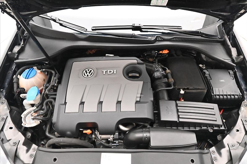 Volkswagen Golf 1,6 TDI 77kW MATCH Navigace - fotka 9 z 27