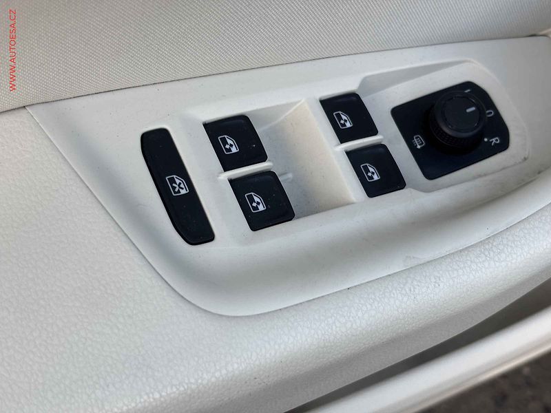 Volkswagen Passat (2015) 1.8TSi, ČR, LED, navi, kamera - fotka 11 z 18