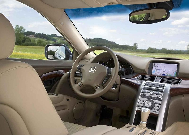 Honda Legend se dnes v bazarech prodává jen po kusech. Stačí na ni ale 200 tisíc korun.