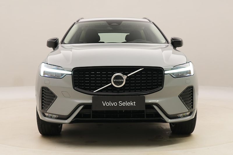 Volvo XC60 B5 AWD DARK ULTIMATE AUT CZ - fotka 15 z 60