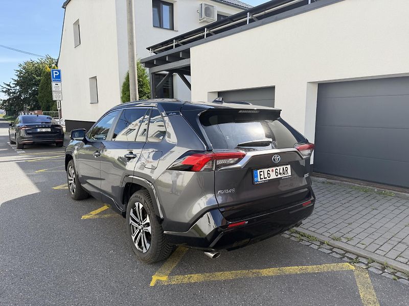 Toyota RAV4 (2021) 2,5 PHEV, Záruka - fotka 2 z 10