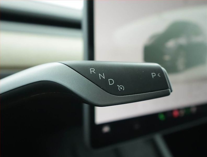 Tesla Model Y (2022) Long Range AWD 79kWh, SoH 90% - fotka 13 z 21