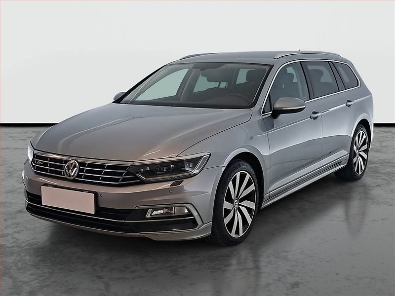 Volkswagen Passat (2019) R-Line 2.0 TDI, Automat, Kůže - fotka 2 z 24