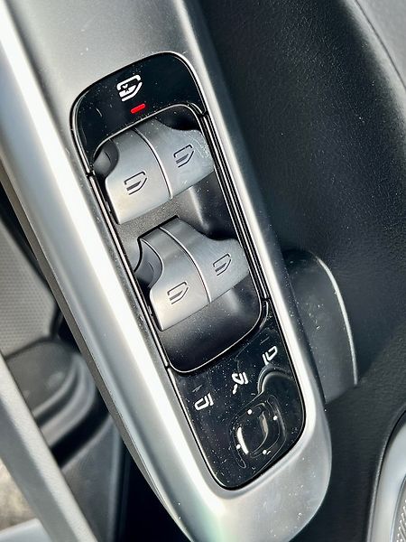 Mercedes-Benz Třídy C (2025) 220 d 4MATIC Edition 140 Years - fotka 19 z 29