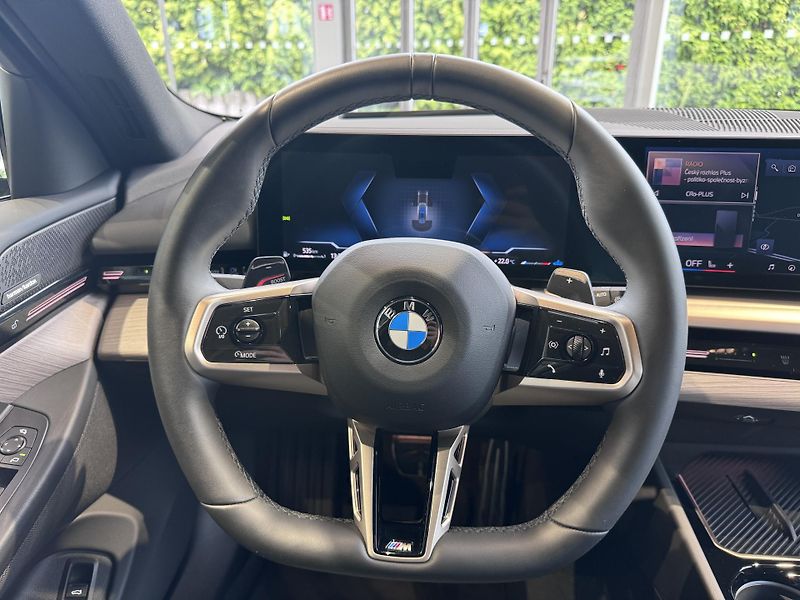 BMW Řada 5 520d xDrive Touring M-Sport - fotka 14 z 29