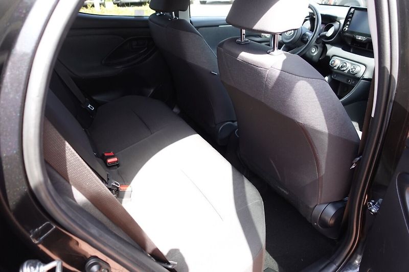 Toyota Yaris 1.5TNGA 125 - 6 MT Comfort Tec - fotka 13 z 27