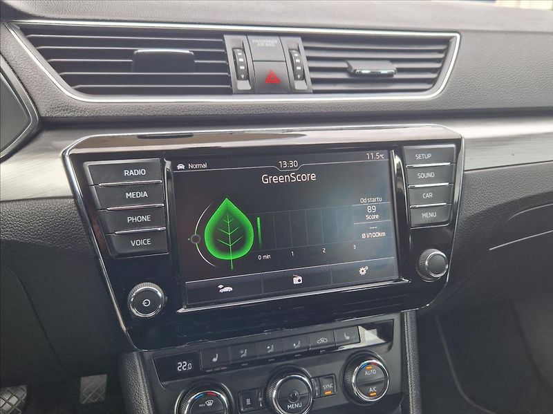 Škoda Superb 2,0 TDI 4x4 WEBASTO KAMERA TAŽ - fotka 35 z 41
