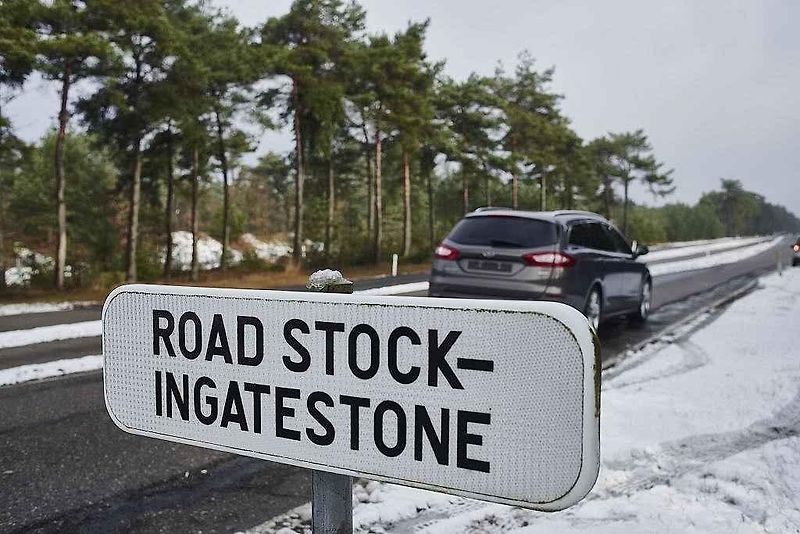 Ford testuje jízdu přes výmoly na testovací trase u belgického Lommelu.
