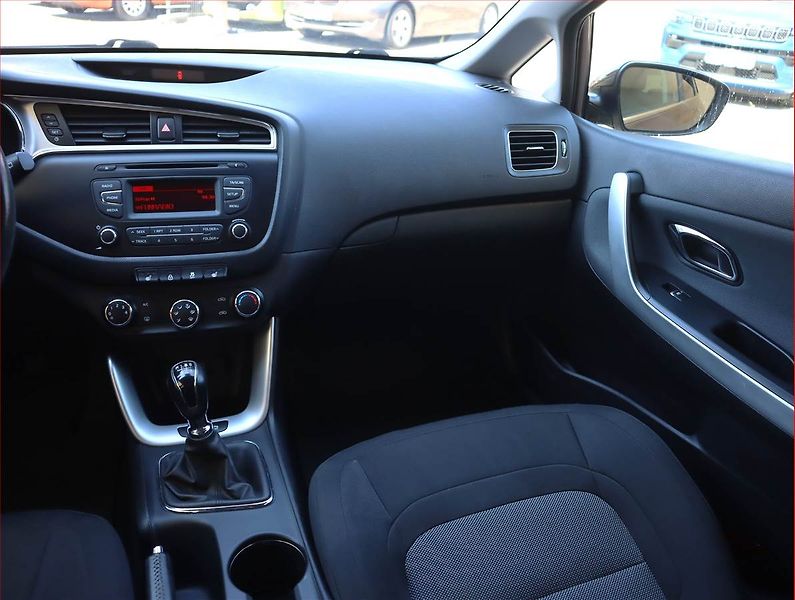 Kia Ceed (2017) 1.4 MPI, Tempomat - fotka 8 z 18