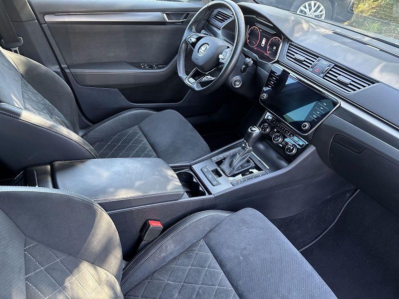 Škoda Superb (2023) Combi 2.0 TDI DSG Sportline - fotka 10 z 36
