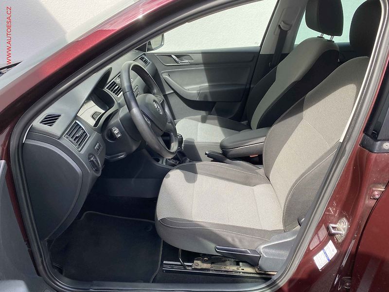 Škoda Rapid (2013) 1.2 TSi, Elegance - fotka 9 z 18