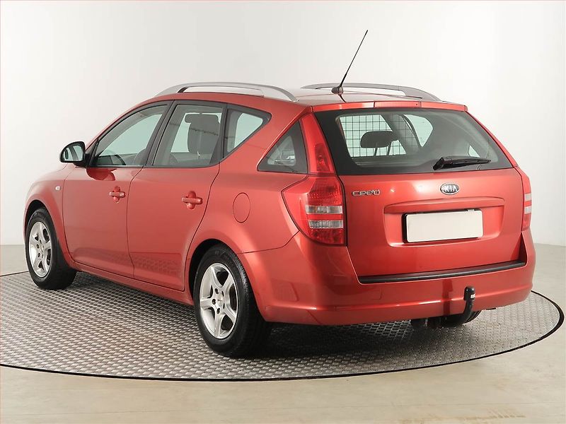 Kia Ceed (2007) 1.6 i, nová STK, Tažné - fotka 4 z 16