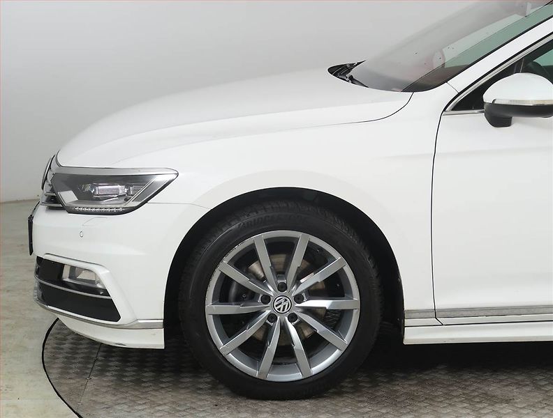 Volkswagen Passat (2018) R-Line 2.0 TDI, Automat - fotka 15 z 25