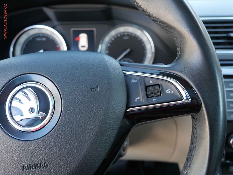 Škoda Superb (2015) 2.0 TSi 4x4, 2.maj,ČR, L&K - fotka 13 z 35