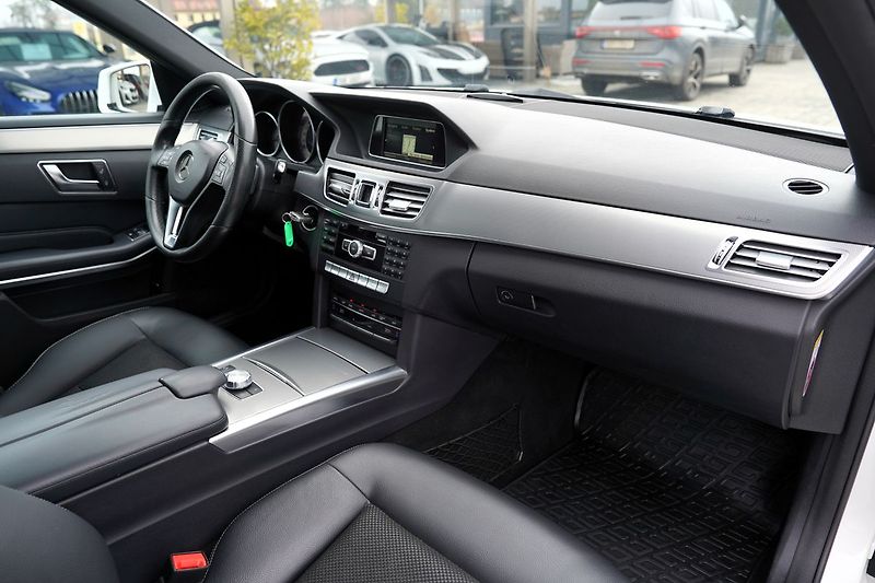 Mercedes-Benz Třídy E E 220d Avantgarde/kůže/AT/ČR - fotka 26 z 36