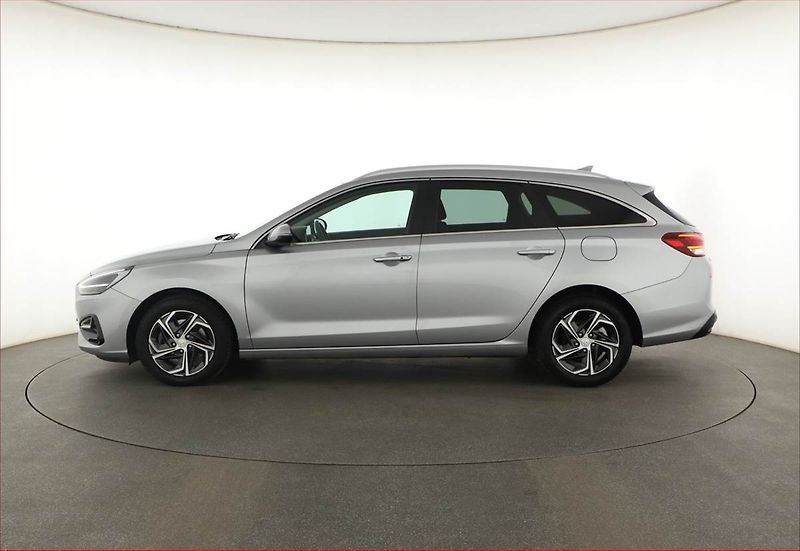 Hyundai i30 (2024) Smart 1.0 T-GDI, ČR,1.maj - fotka 3 z 20