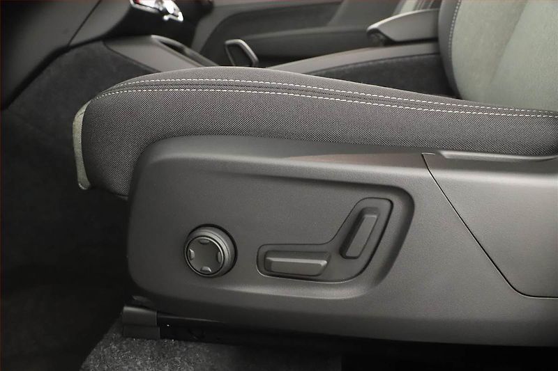 Volvo XC40 (2026) B3 - fotka 20 z 23
