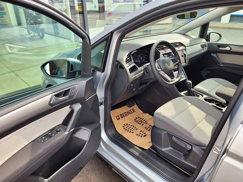 Volkswagen Touran 1.5 TSI DSG R-Line 7míst TAŽNÉ - fotka 11 z 50