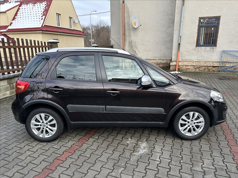 Suzuki SX4 1,6 1.majitel ! - fotka 2 z 21