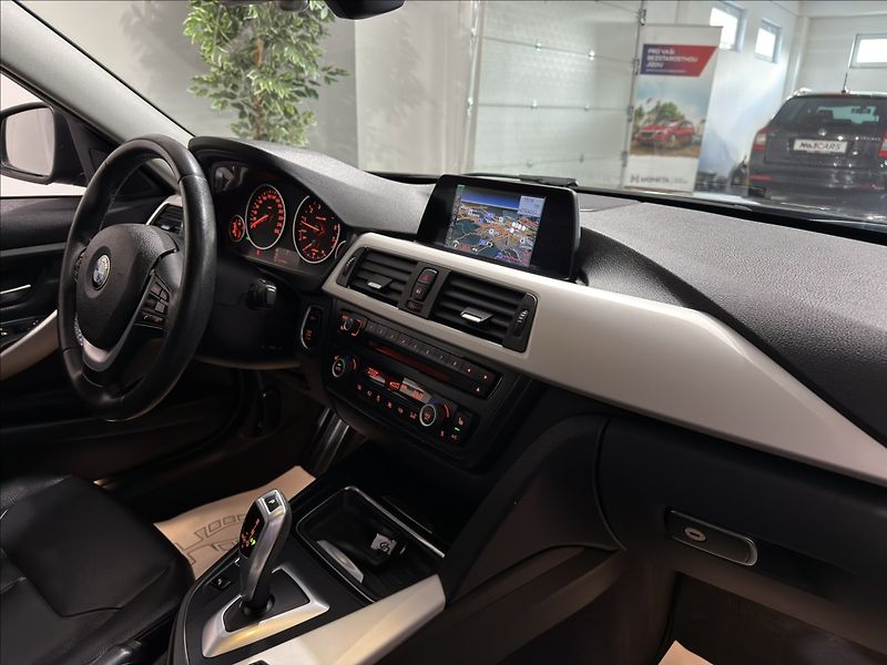 BMW Řada 3 2,0   320i 135KW BI-XEN KŮŽE T - fotka 24 z 46