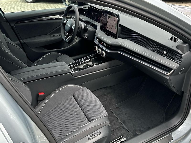 Škoda Superb Combi Sportline 2,0 TDI 110kW - fotka 12 z 17