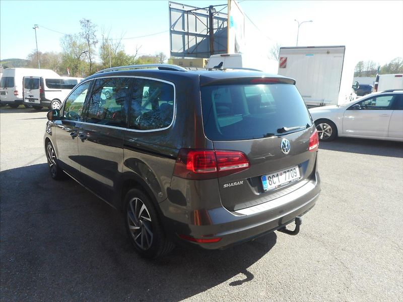 Volkswagen Sharan 2,0 TDi SOUND - fotka 7 z 38