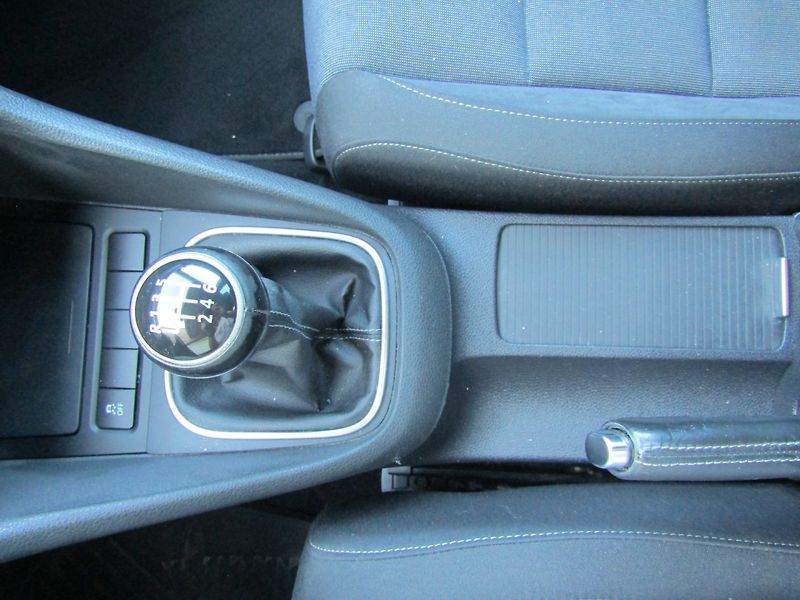 Volkswagen Golf (2011) 1.2 TSI 77kW - fotka 33 z 45