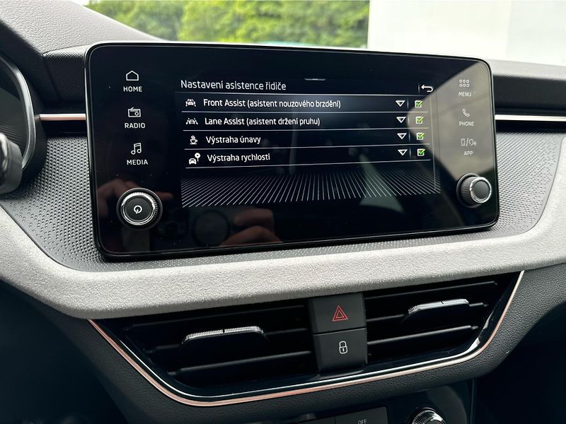 Škoda Scala Top Selection 1,0TSi 81kW AMBI - fotka 20 z 21
