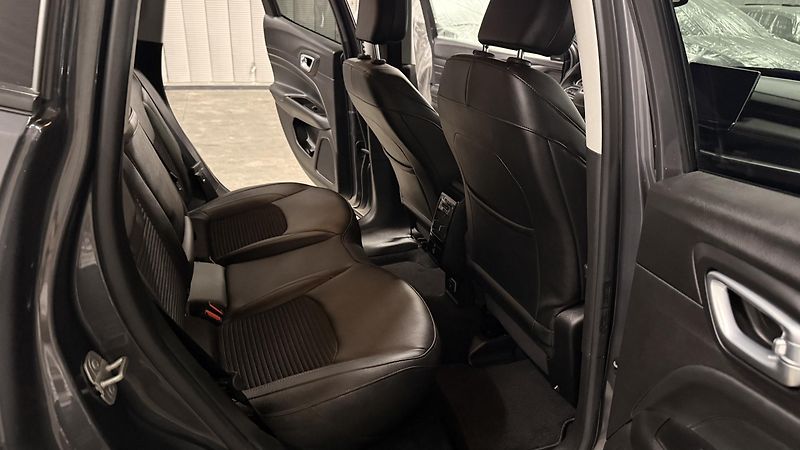 Jeep Compass (2023) 1.3 T4 PHEV,4x4,ZÁRUKA - fotka 12 z 56